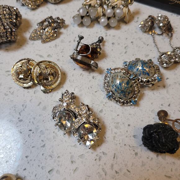 Vintage Costume Clip On Earrings Lot 26 Pairs 1 Necklace - Picture 3 of 7